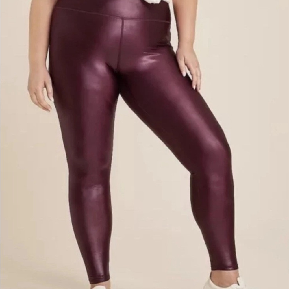 Women's Plus Size Liquid Shine High Rise Leggings Size 1x NWT
Bordeaux Wine